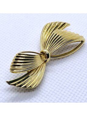 Tiffany & Co 14K Yellow Gold Germany  Knotted Bow Brooch 585